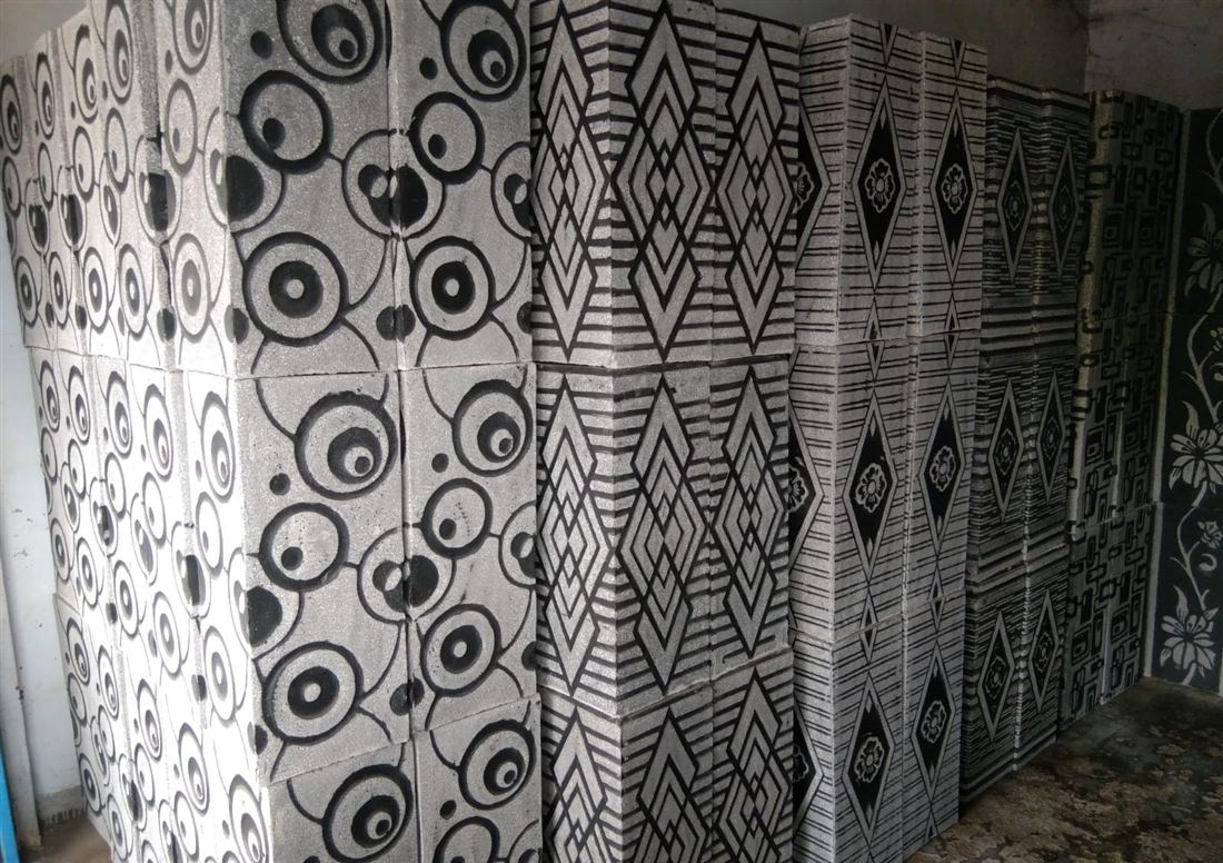 Keramik dinding motif modern hitam putih