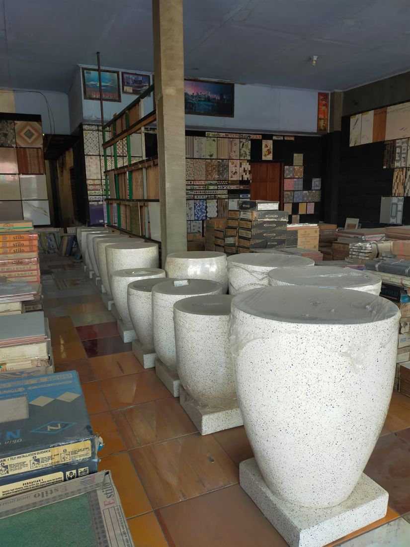 Pot teraso di showroom